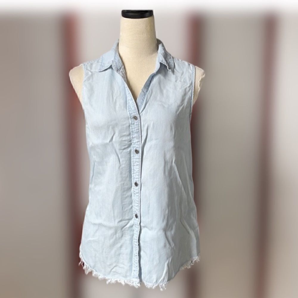Beachlunchlounge Collection Light Wash Button Down (Size: Medium)